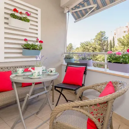 Malibu Apartment *